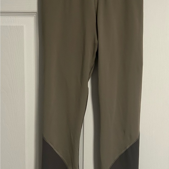 Vuori Brown and Black Seamless High-Rise Leggings - Picture 3 of 3